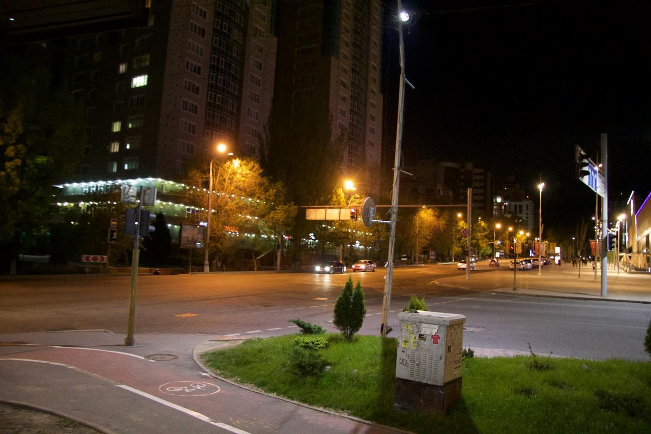 Deluxe Plaza Hotel Almaty Exterior photo