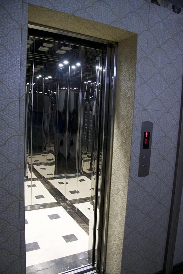 Deluxe Plaza Hotel Almaty Exterior photo